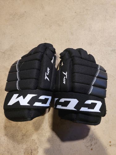 Black Used Junior CCM Tacks 4 Roll Gloves 10"