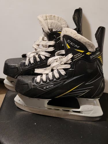 Junior Used CCM Tacks Hockey Skates Size 3