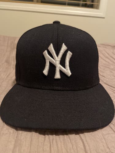 NY Yankees 2000 World Series New Era Hat (7 3/8)