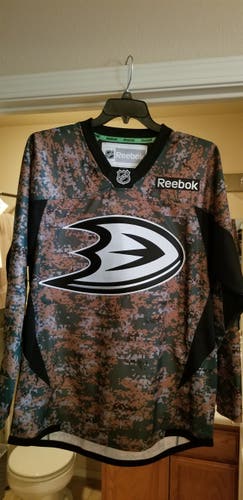 Adult Unisex Used Large Reebok Jersey