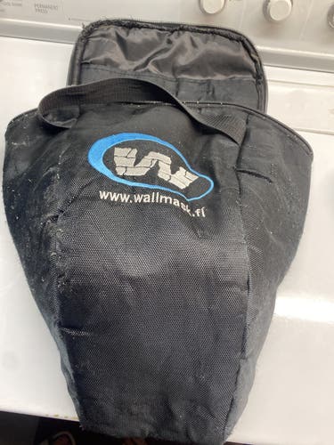 Wall mask bag