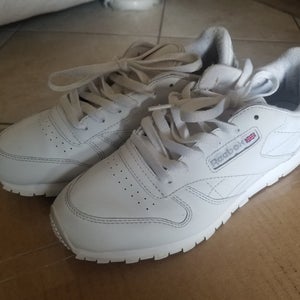 Reebok Classics Size 5 Kid Shoes