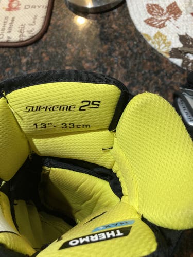 Black Used Bauer 13" Supreme 2S Gloves