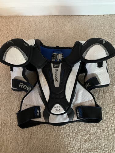 Used hockey shoulder pads - Youth L