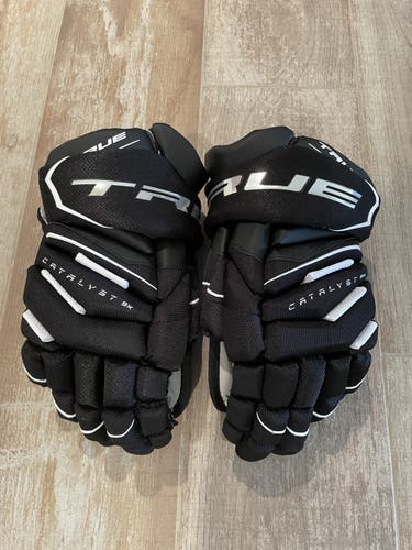 Black Senior True 14" Catalyst 9X Gloves- Rare!