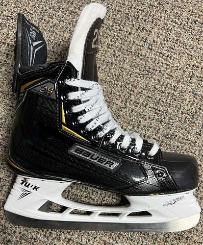 Senior New Bauer Supreme 2S Pro Hockey Skates Regular Width Pro Stock Size 7.5
