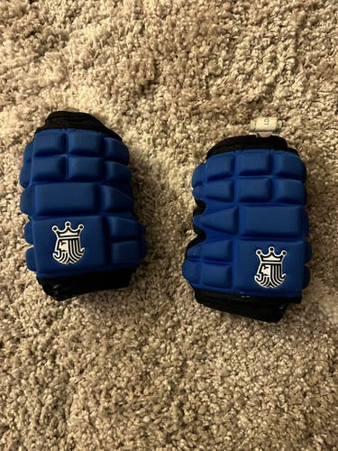 Brine clutch elbow pads