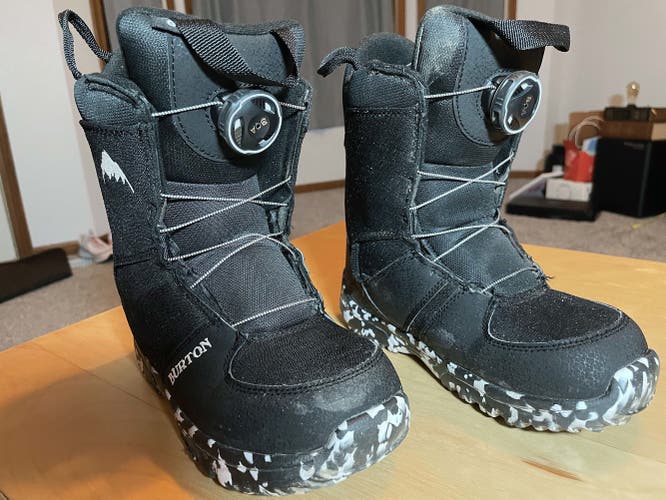 Used Kid's Size 2 Burton Grom Boa Snowboard Boots Room to Grow