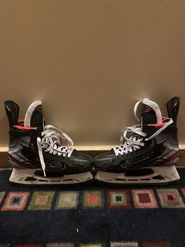 Senior Bauer Regular Width Pro Stock Size 9.5 Vapor 2X Pro Hockey Skates