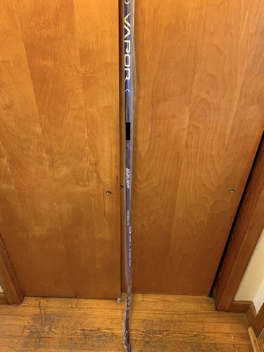 New Senior Bauer Right Handed Vapor Hyperlite Hockey Stick Toe Pattern Pro Stock