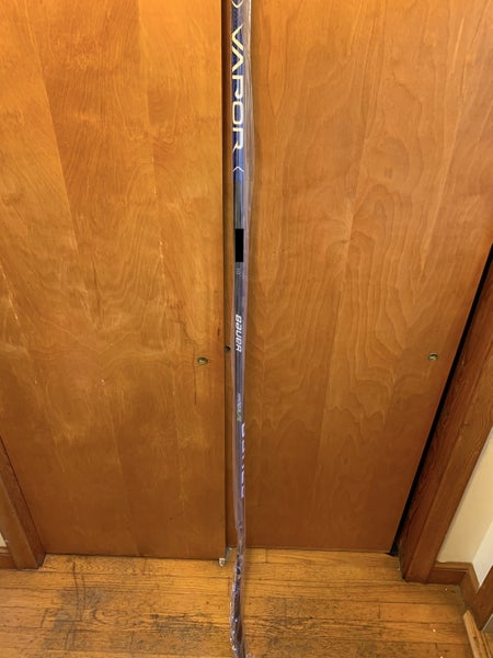New Senior Bauer Right Handed Vapor Hyperlite Hockey Stick Toe Pattern Pro Stock