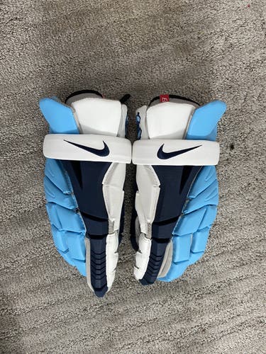 UNC Nike Vapor Gloves
