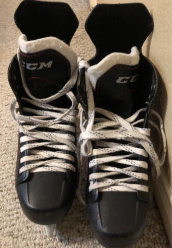 Junior CCM Regular Width  Size 5 JetSpeed FT340 Hockey Skates