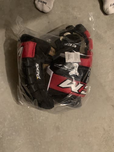 Black Senior CCM 14"  Tacks 4 Roll Pro Gloves