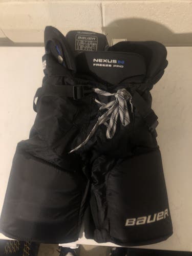 Black Junior Used Large Bauer Nexus Freeze Pro Hockey Pants