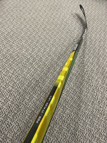 Bauer Ultrasonic P28 curve 77 flex right hand hockey stick