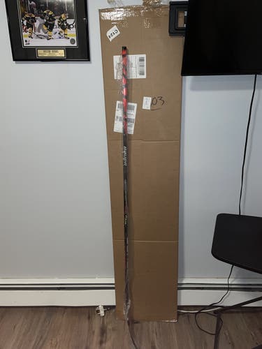 Intermediate Right Handed Pro Stock Vapor FlyLite Hockey Stick