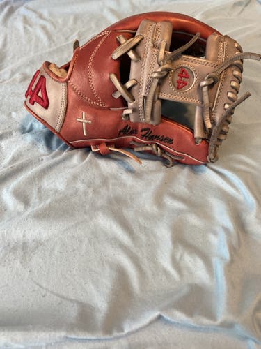 Red High School/College Infield 11.5" Signiture Series Baseball Glove