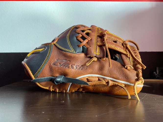 Brown High School/College Right Hand Throw Classic Pro Soft Baseball Glove