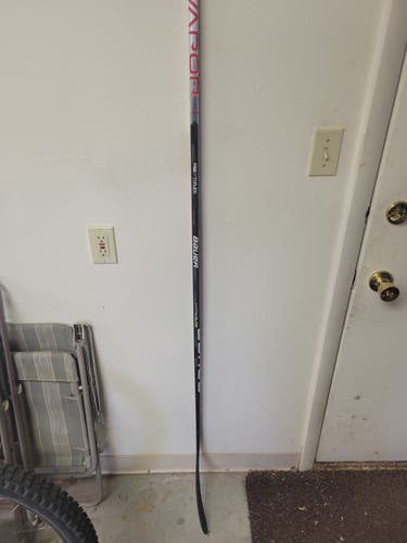 New Senior Bauer Right Handed Vapor Hyperlite Hockey Stick