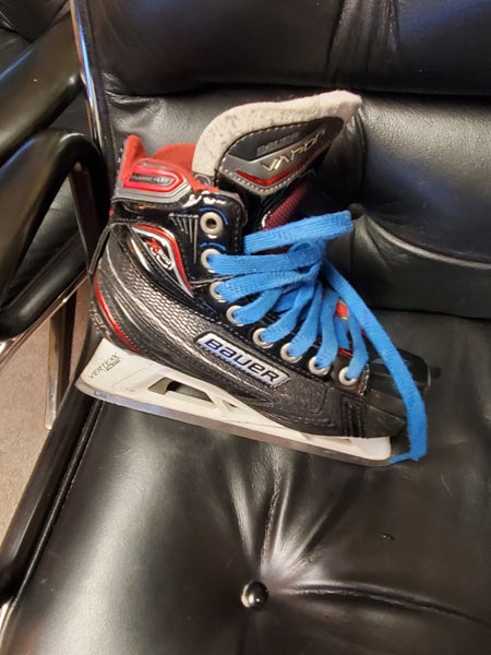 Junior Used Bauer vapor x900 Hockey Goalie Skates Regular Width Size 3.5