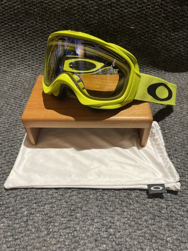 New Oakley Ski Goggles High Vis Yellow