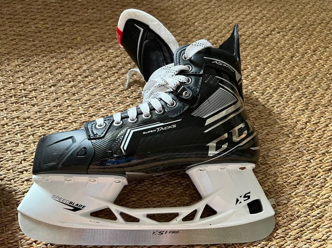 Senior CCM Regular Width Pro Stock Black Out Size 8.25 AS3 Pro Hockey Skates New Steel