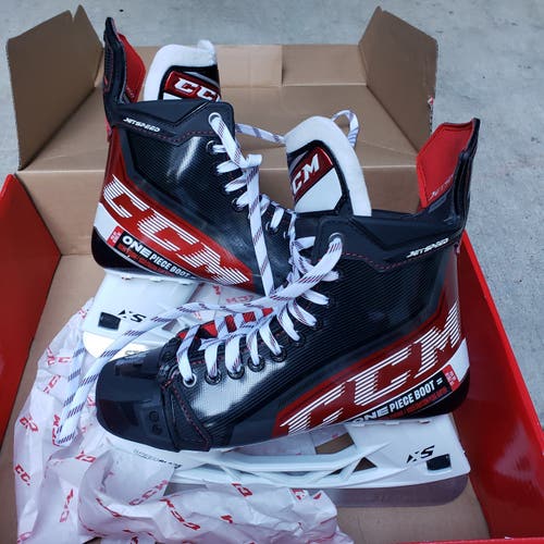 Senior New CCM FT4 Hockey Skates Regular Width Size 8