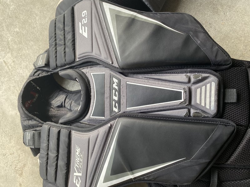 Used Medium CCM Extreme Flex Shield E2.9 Goalie Chest Protector