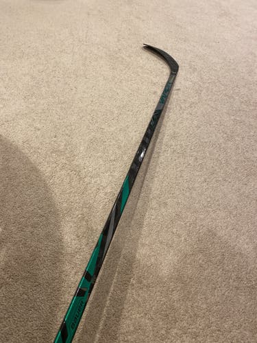New Right Handed Vapor FlyLite Hockey Stick