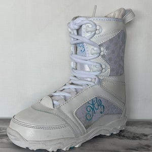 New Women's Size 6.0 Millennium Snowboard Boots Adjustable Flex All Mountain