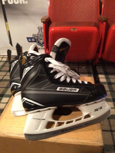 Bauer Supreme 150 Hockey skates Junior 3.5 Nearly new!