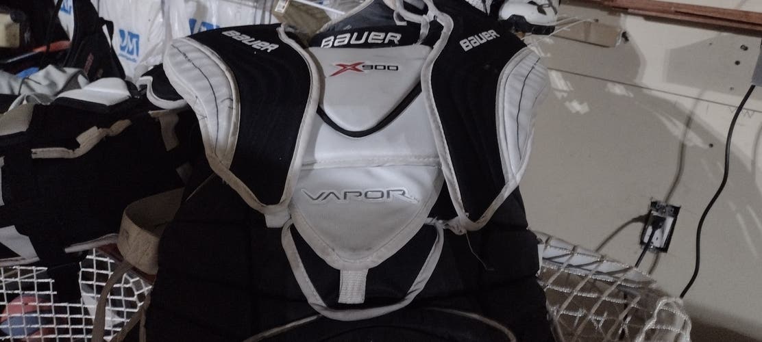 Senior Used Medium Bauer Goalie Chest Protector