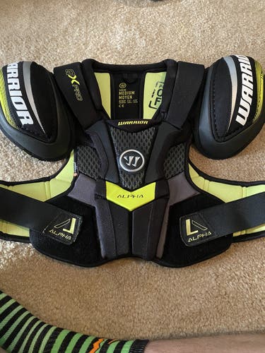 Senior Medium Warrior Alpha QX Pro Shoulder Pads