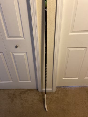 Senior Right Handed Toe Pattern Alpha DX Pro Hockey Stick