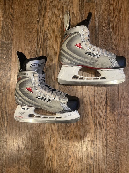 Senior Bauer Extra Wide Width Size 8 Vapor XXII Hockey Skates