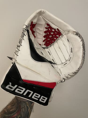 White/Black/Red Used Senior Bauer Regular Reactor 9000