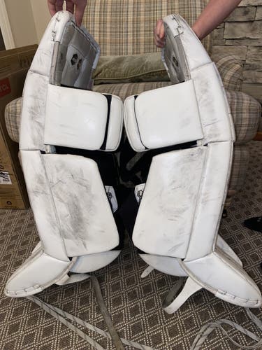 White Junior 28" +2 Vaughn Velocity VE8 Goalie Leg Pads