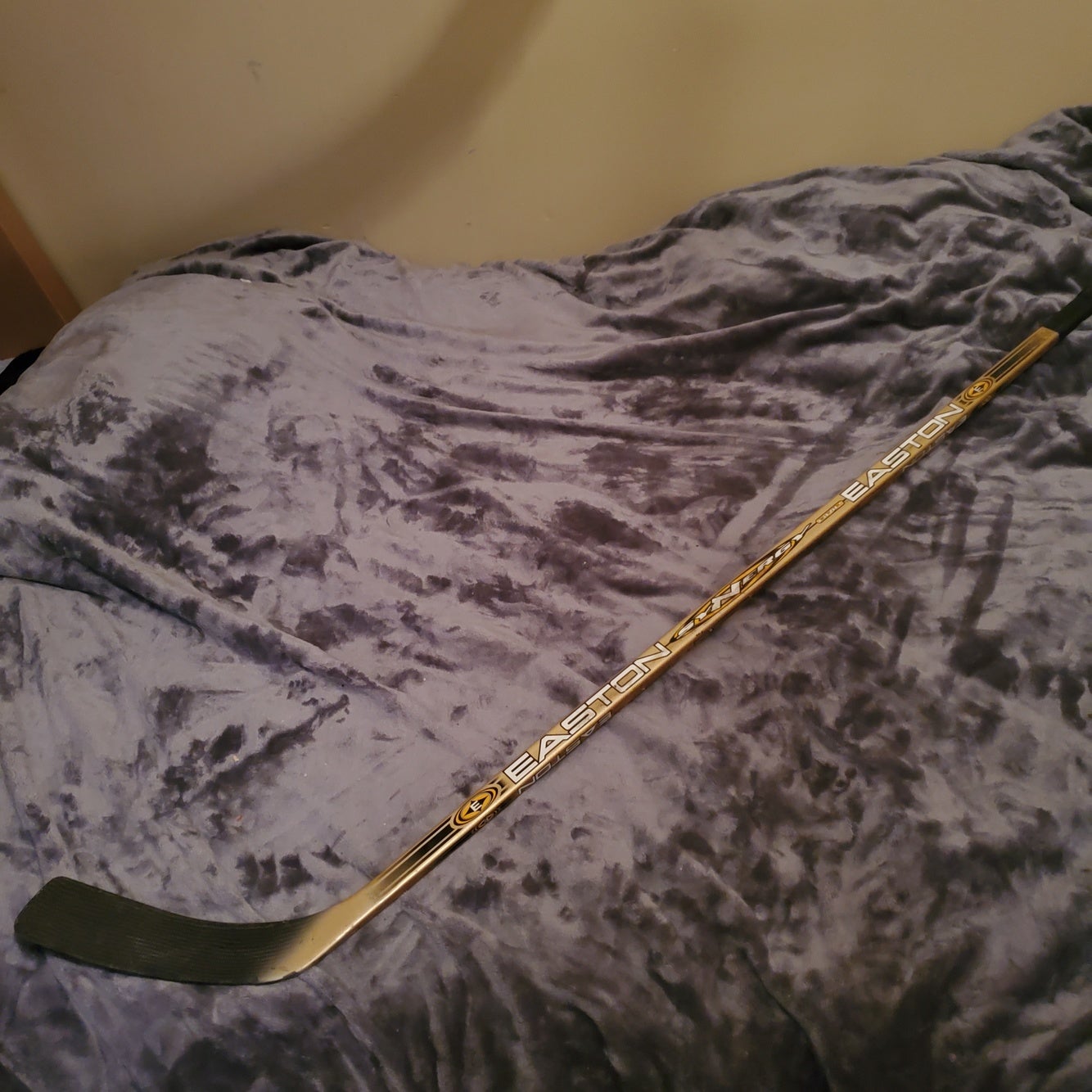 Original Left Handed Easton Synergy Grip Hockey Stick - MINT