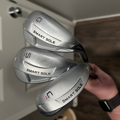 Men's Right Handed Regular Flex Graphite Shaft Smart Sole 4 Wedges