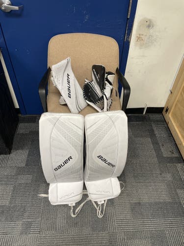 White Junior 30" Bauer  Vapor X700 Goalie Leg Pads