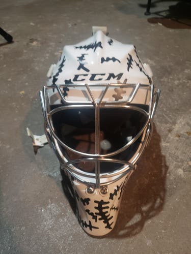 White Senior Used CCM GFL 1.9 Goalie Mask Size L