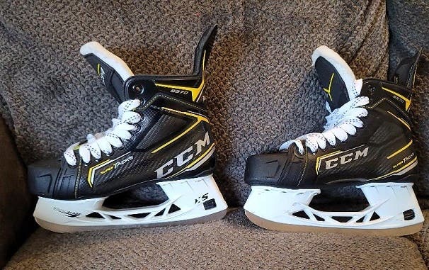 Used Junior CCM Tacks 9070 Hockey Skates Extra Wide Width Size 6