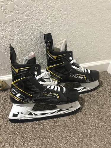 Senior CCM Regular Width  Size 9 AS3 Pro Hockey Skates
