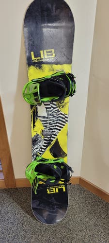 Used Unisex Lib Tech Skate banana Snowboard With Bindings