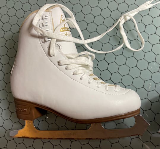 Used Jackson Ultima Artiste Size 6.5 Figure Skates