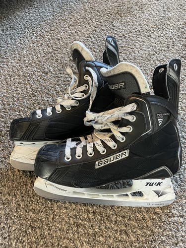 Senior Bauer Regular Width  Size 8.5 Nexus 600 Hockey Skates