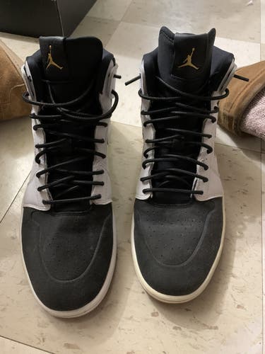 Size 10 Nike high dunk shoes