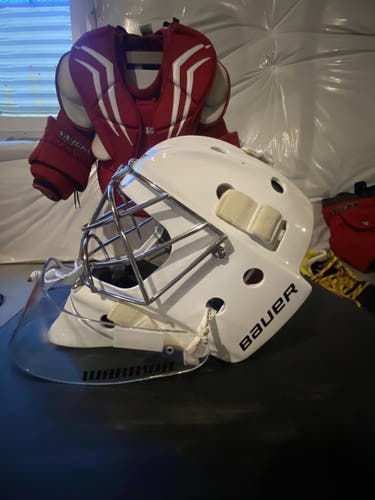 White Used Bauer  Profile 960 Goalie Mask