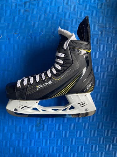 Senior CCM Regular Width Pro Stock Size 7 Tacks Hockey Skates